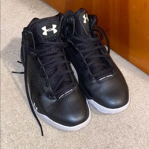 Women’s basketball shoes
